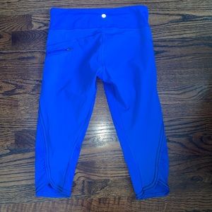 Super cute Lululemon Royal Blue Capris size 6 women’s!!
